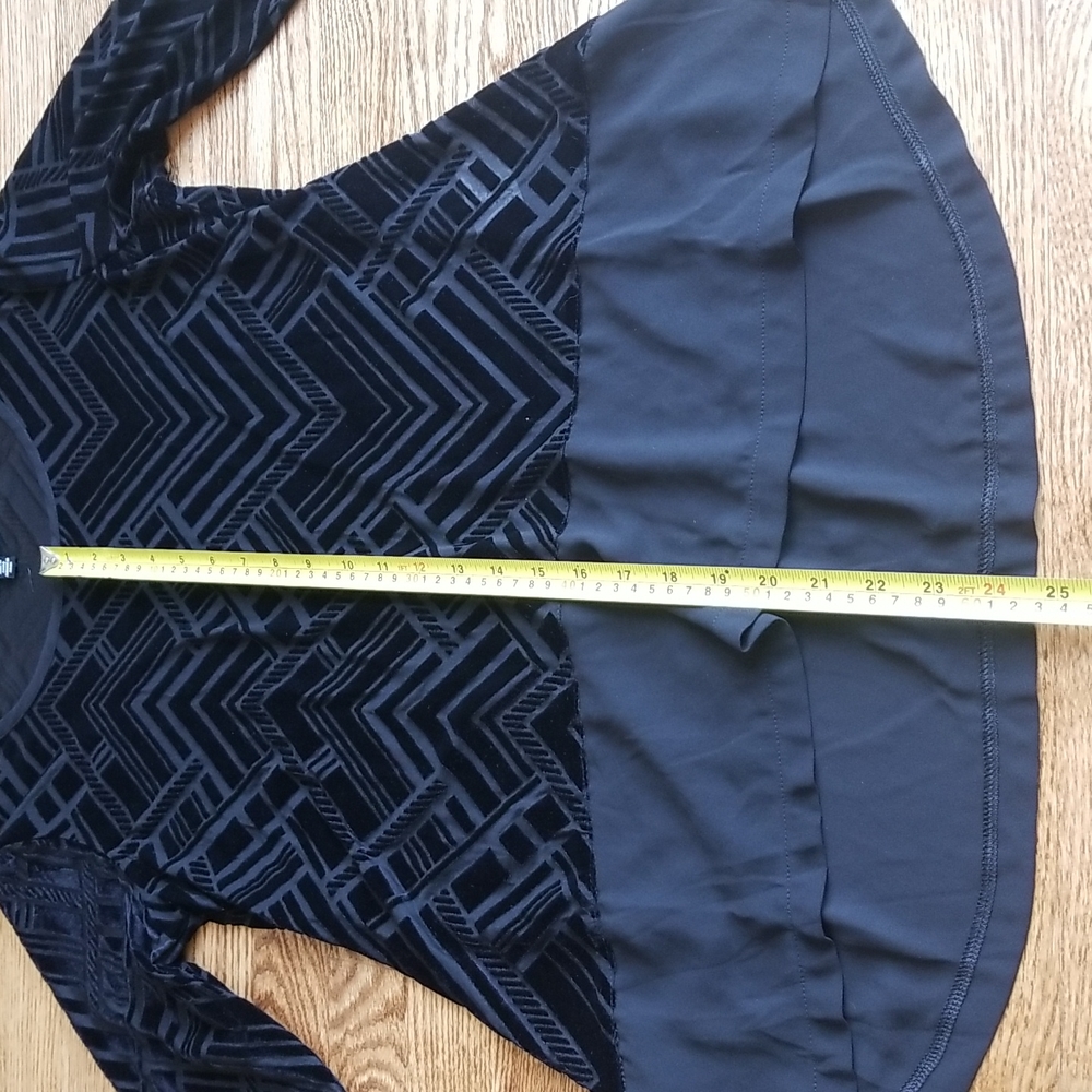 (M) Jones New York Velvet Detailed Slightly Sheer Top 3/4 Length Sleeves - Picture 4 of 10